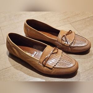 ​Vintage Johnston & Murphy Men’s Woven Kiltie Loafers - Size 9.5 M - Tan Leather